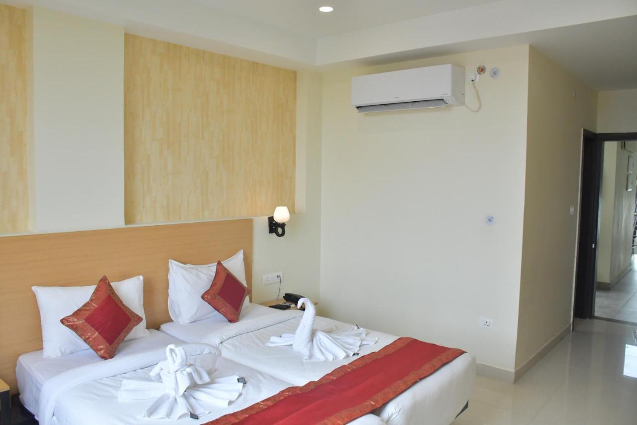 Hotel Yatharth Inn Varanasi Esterno foto