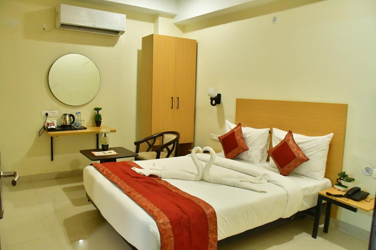 Hotel Yatharth Inn Varanasi Esterno foto