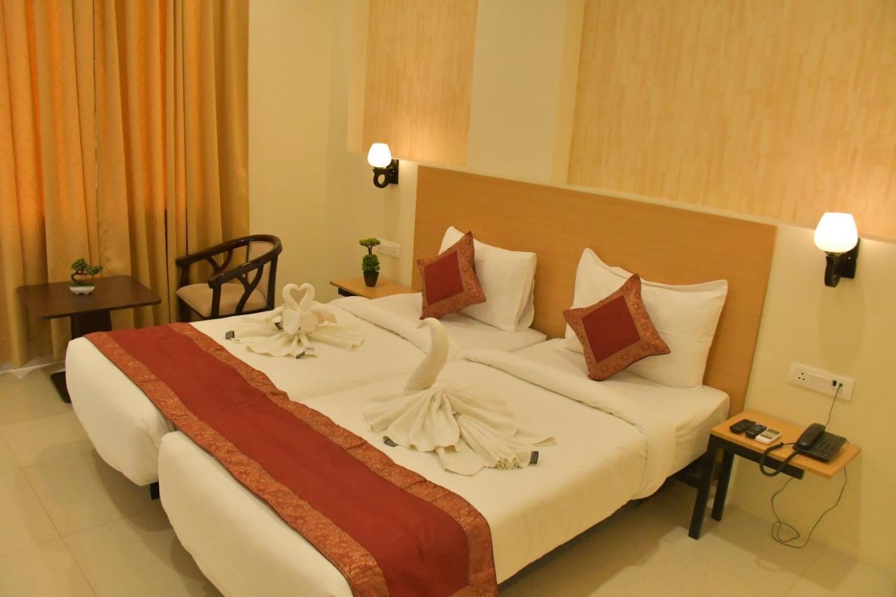 Hotel Yatharth Inn Varanasi Esterno foto
