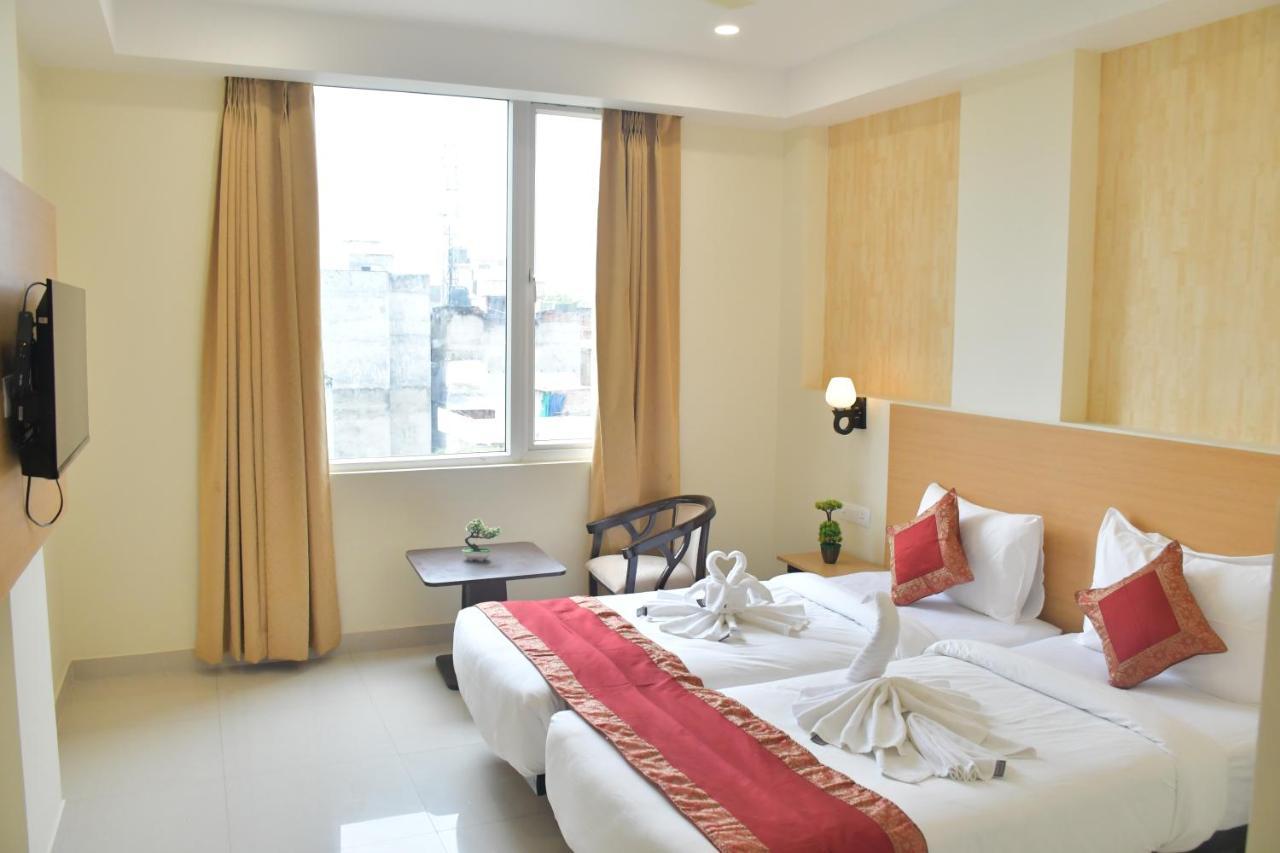 Hotel Yatharth Inn Varanasi Esterno foto