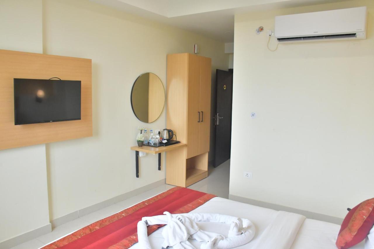 Hotel Yatharth Inn Varanasi Esterno foto