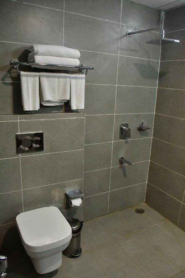 Hotel Yatharth Inn Varanasi Esterno foto