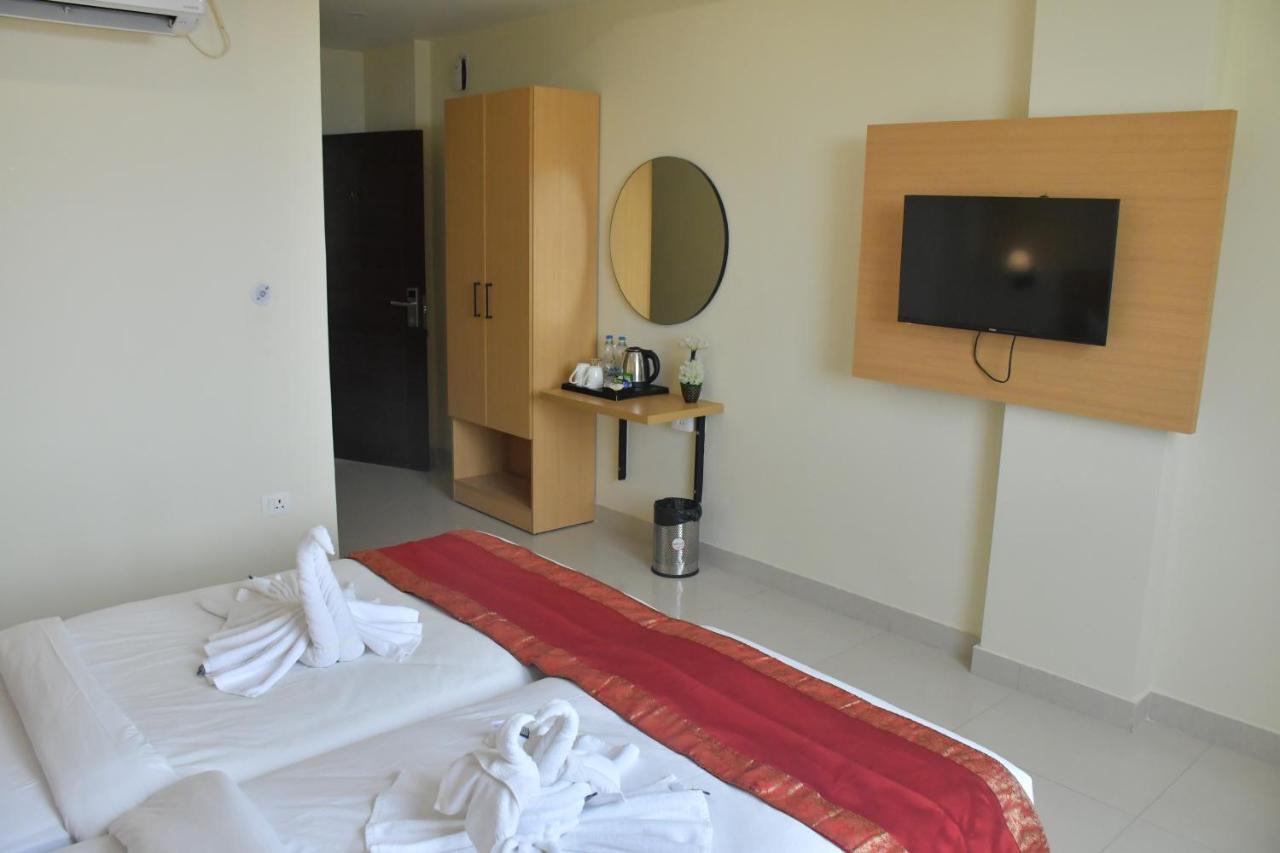 Hotel Yatharth Inn Varanasi Esterno foto