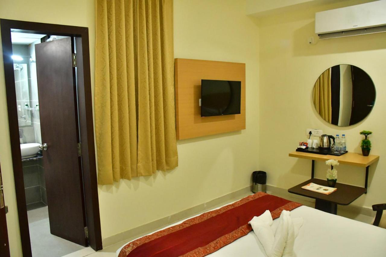 Hotel Yatharth Inn Varanasi Esterno foto