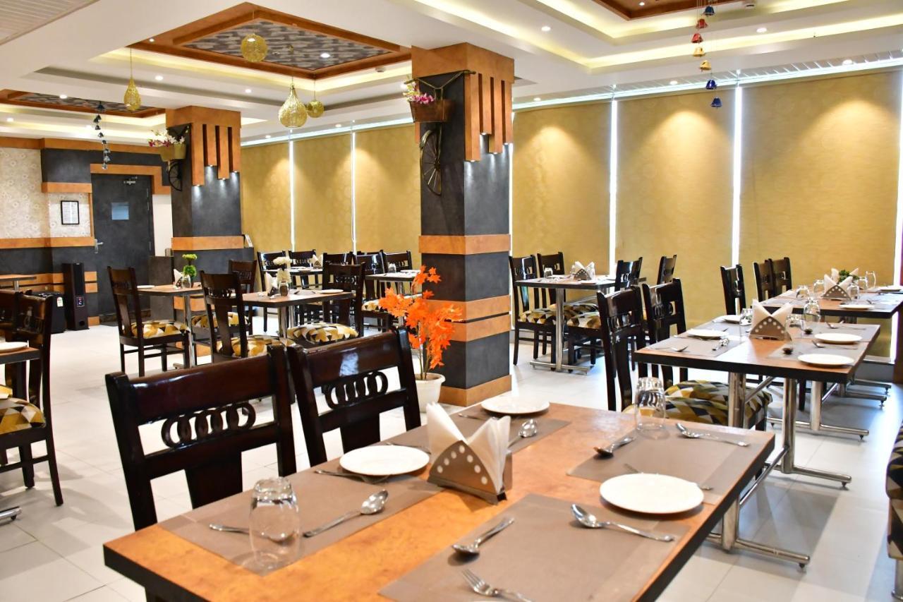 Hotel Yatharth Inn Varanasi Esterno foto
