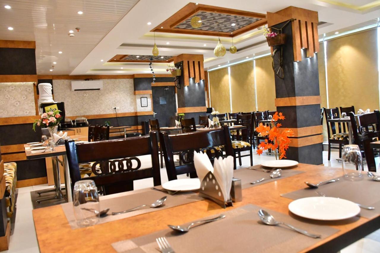 Hotel Yatharth Inn Varanasi Esterno foto