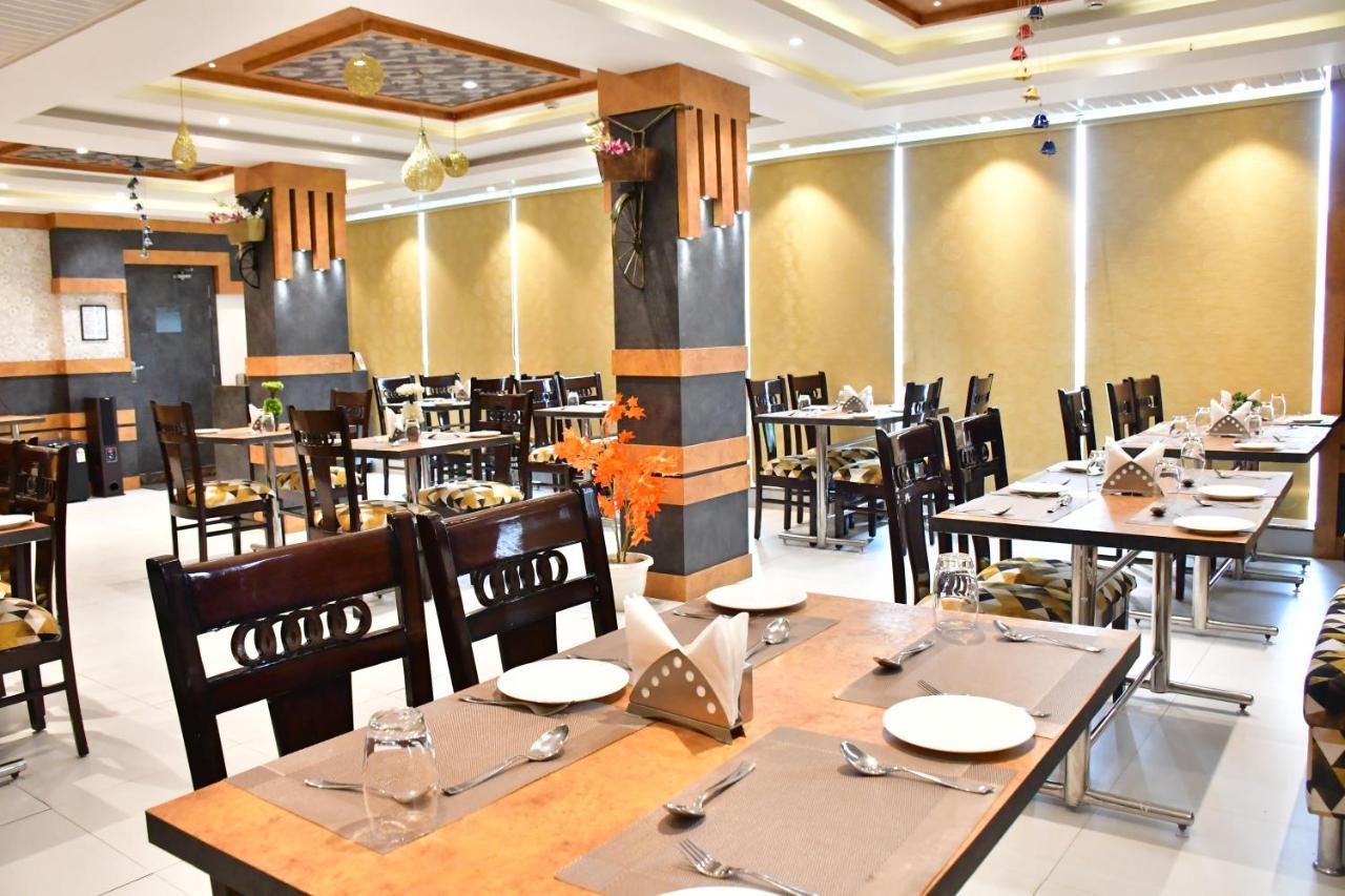 Hotel Yatharth Inn Varanasi Esterno foto