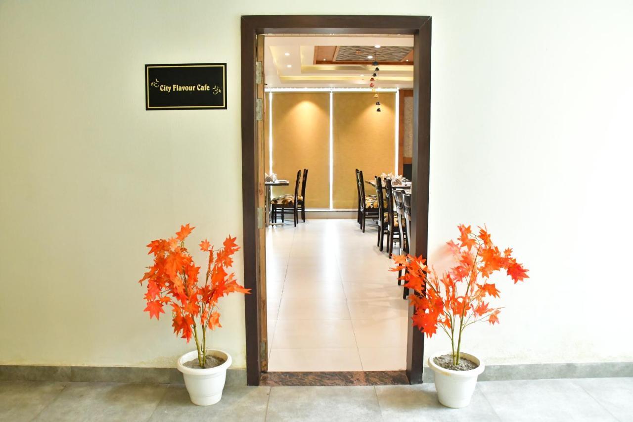 Hotel Yatharth Inn Varanasi Esterno foto