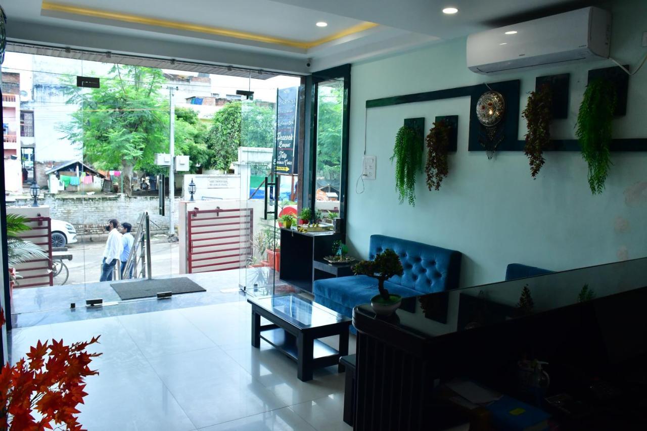 Hotel Yatharth Inn Varanasi Esterno foto