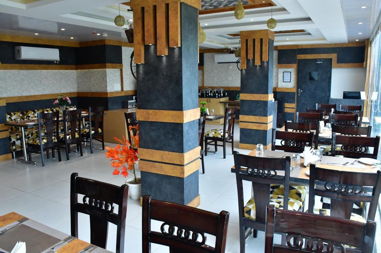 Hotel Yatharth Inn Varanasi Esterno foto