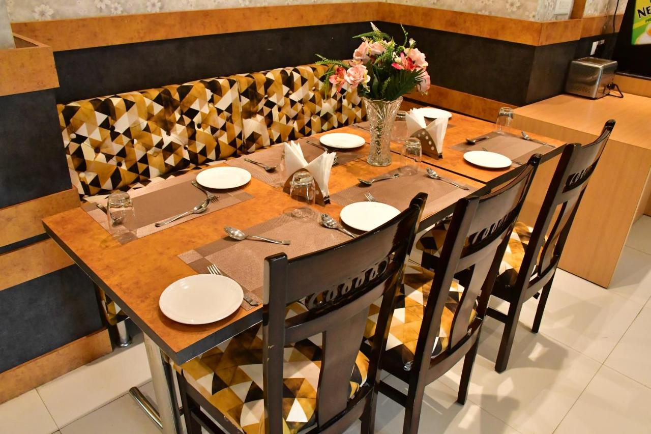 Hotel Yatharth Inn Varanasi Esterno foto