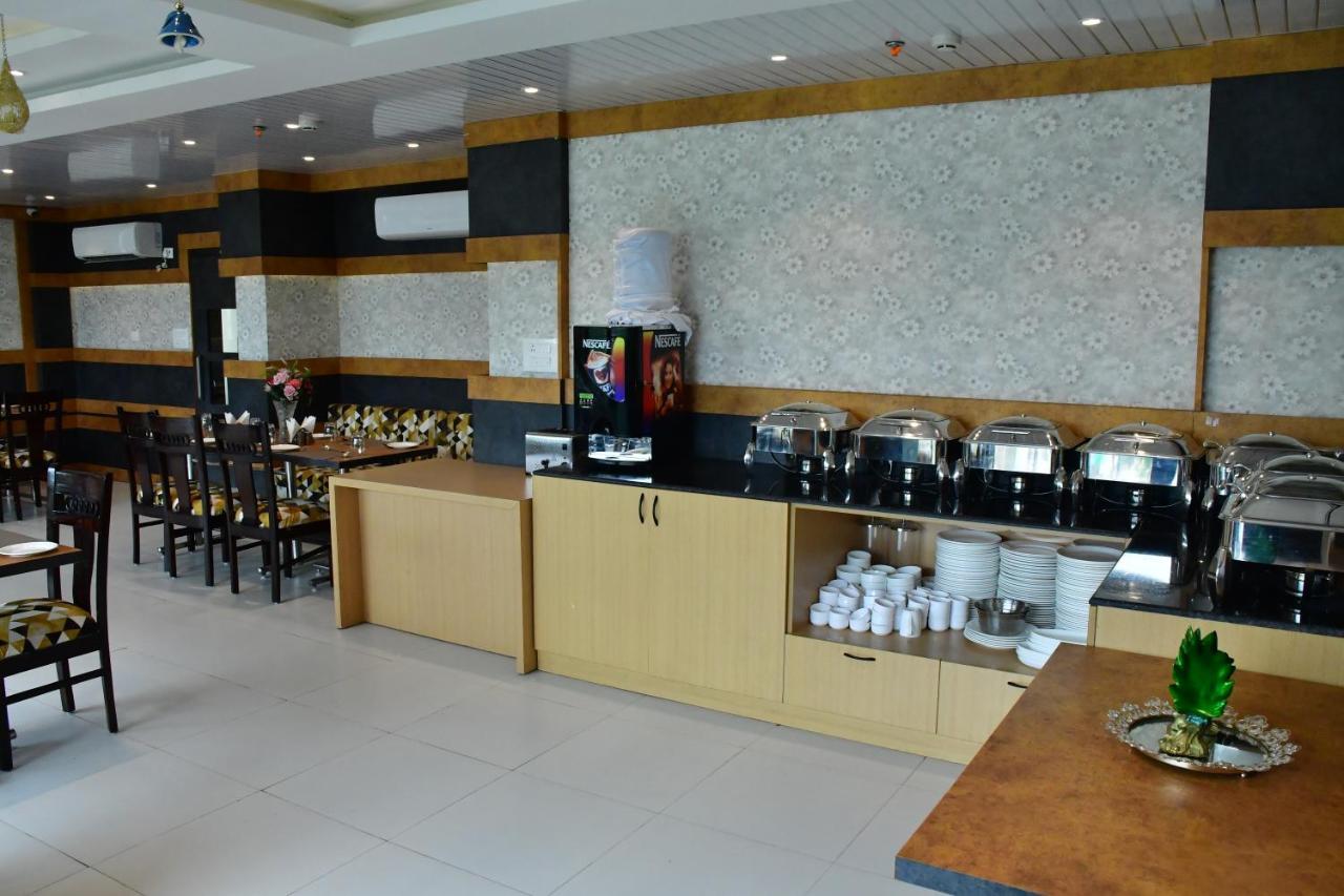 Hotel Yatharth Inn Varanasi Esterno foto