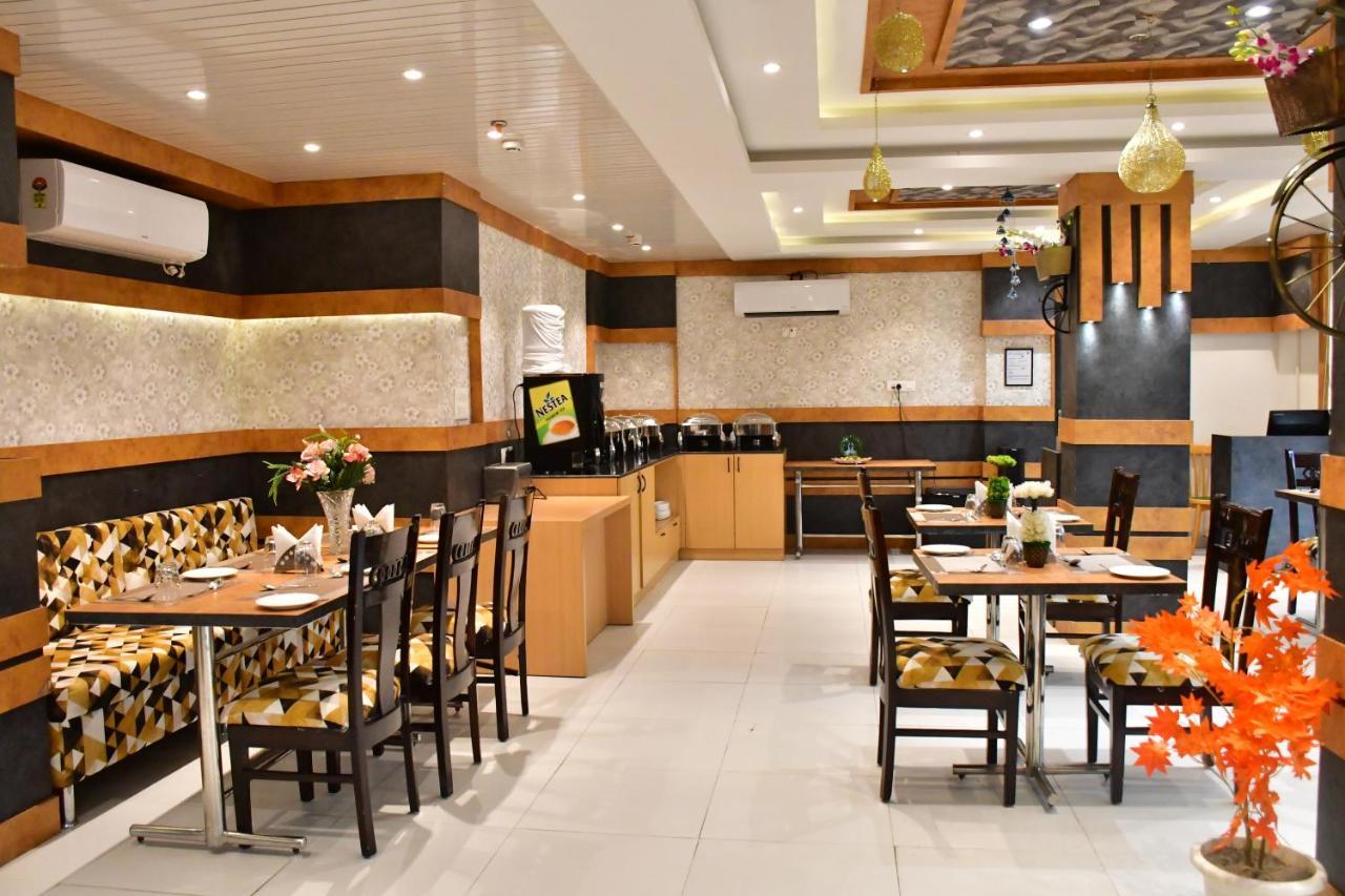 Hotel Yatharth Inn Varanasi Esterno foto