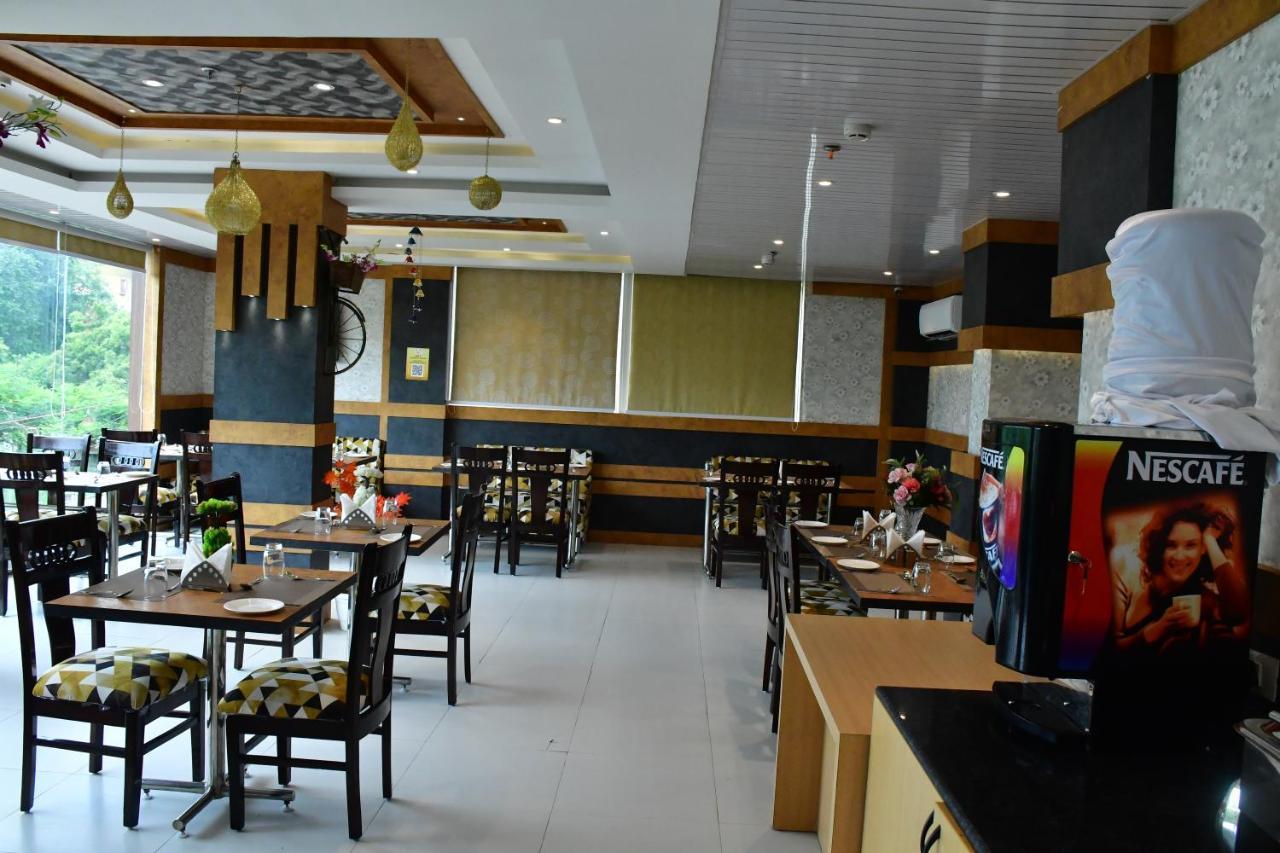 Hotel Yatharth Inn Varanasi Esterno foto