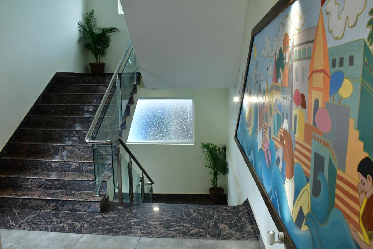 Hotel Yatharth Inn Varanasi Esterno foto