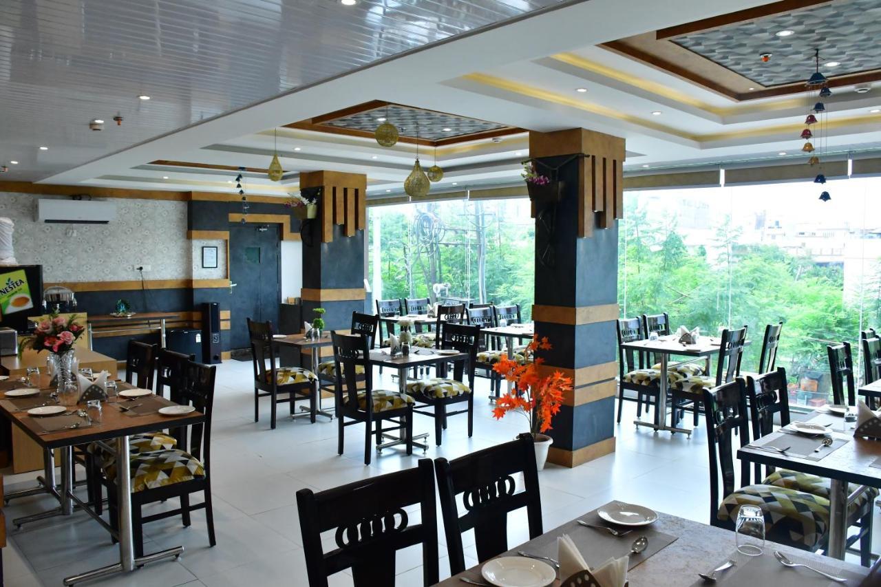 Hotel Yatharth Inn Varanasi Esterno foto