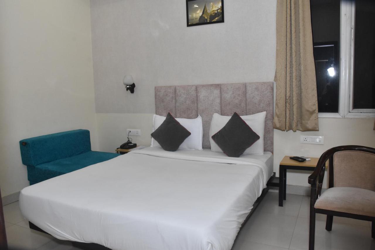 Hotel Yatharth Inn Varanasi Esterno foto