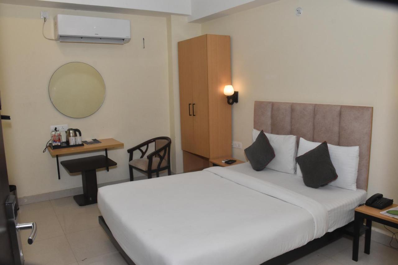 Hotel Yatharth Inn Varanasi Esterno foto